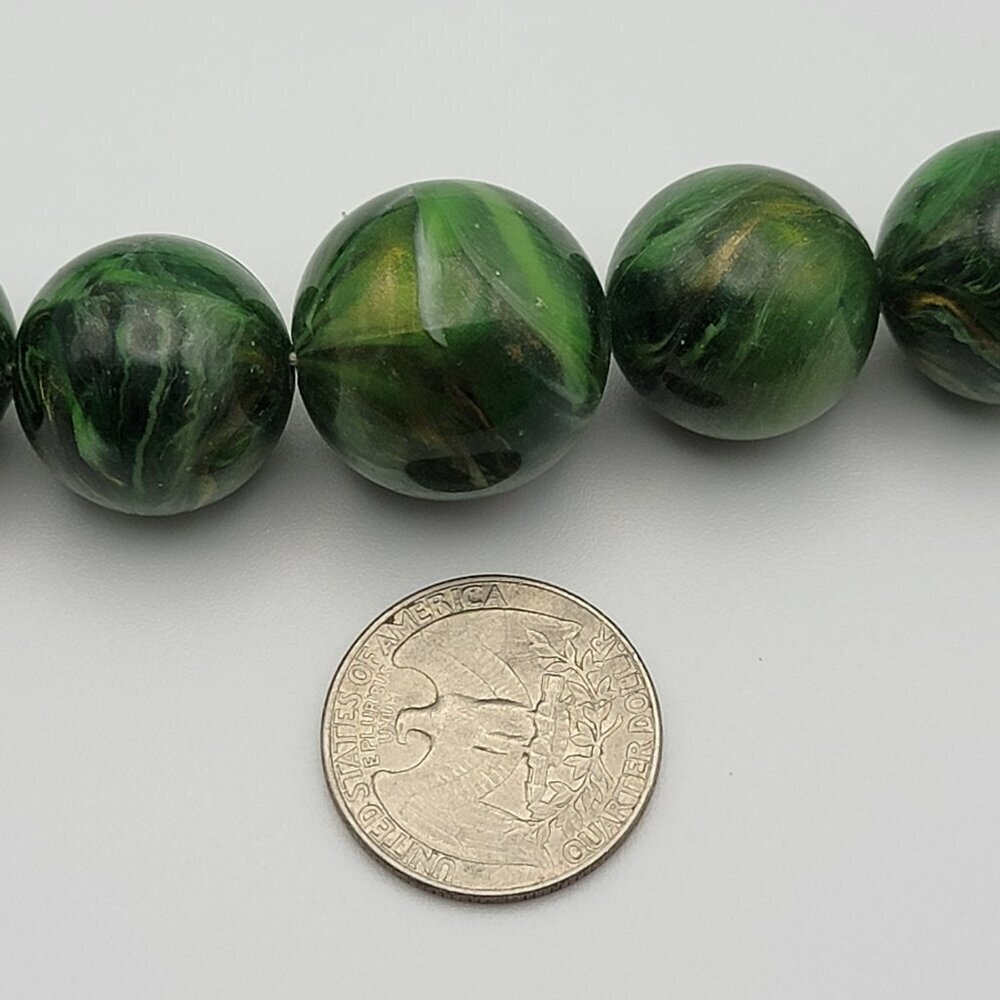 Green Marbled Lucite Platic Ball Beaded Necklace 27 Inch Spring Ring Clasp - Picture 9 of 9